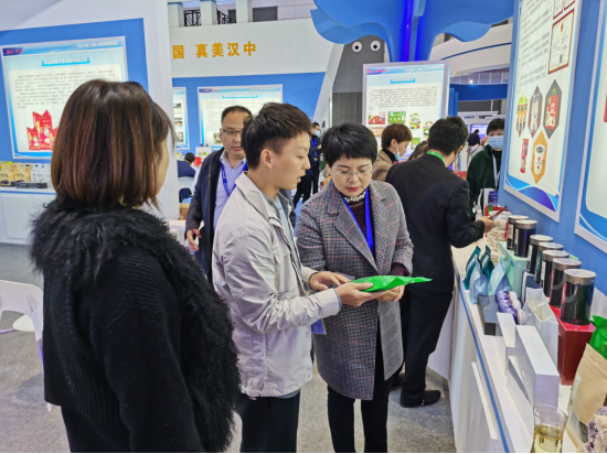 徐红菊带队参加汉中西安农商互联特色农产品推介暨汉中网销品牌发布会