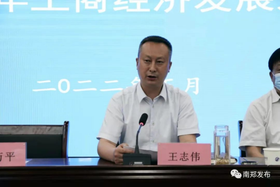 王志伟代表区委,区政府,向受表彰的企业和单位表示祝贺,向全区企业家